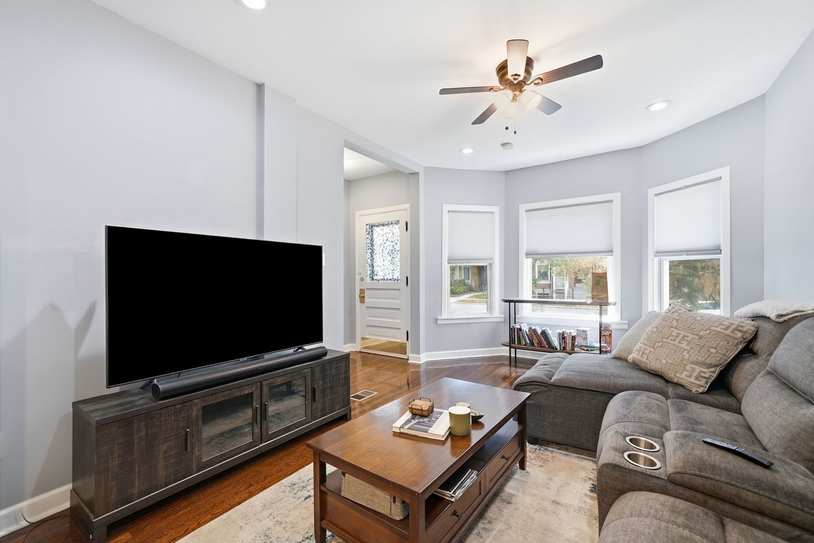 1235 North Harding Avenue Chicago, IL 60651 - Photo 2 of 38