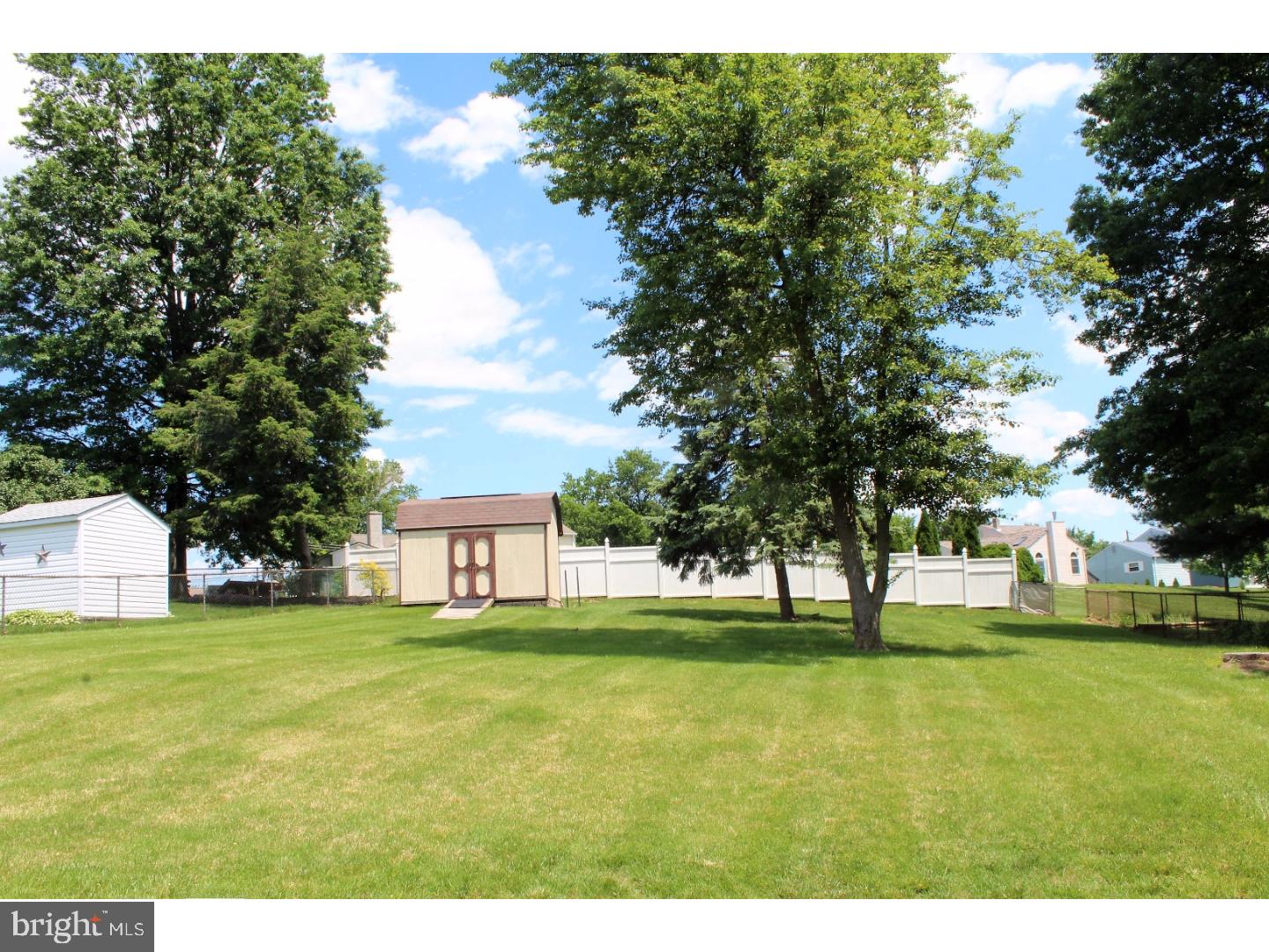 735 Violet Road Warminster, PA 18974 - Photo 14 of 15 Gallery Image 14
