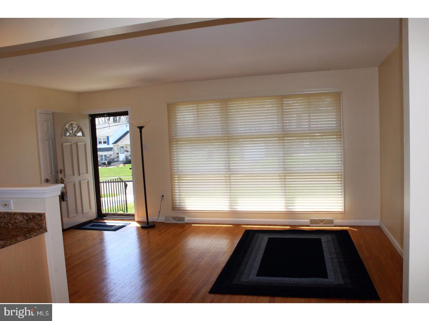 735 Violet Road Warminster, PA 18974 - Photo 3 of 15 Gallery Image 3