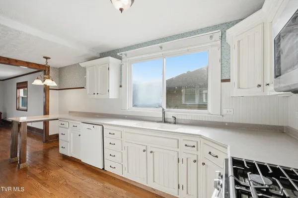 $315,000 | 113 West 2nd Street South, Big Stone Gap, VA 24219