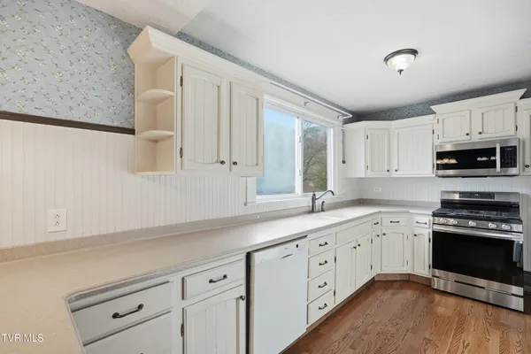 $315,000 | 113 West 2nd Street South, Big Stone Gap, VA 24219