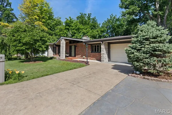 $380,000 | 139 College Drive, St. Charles, MO 63301