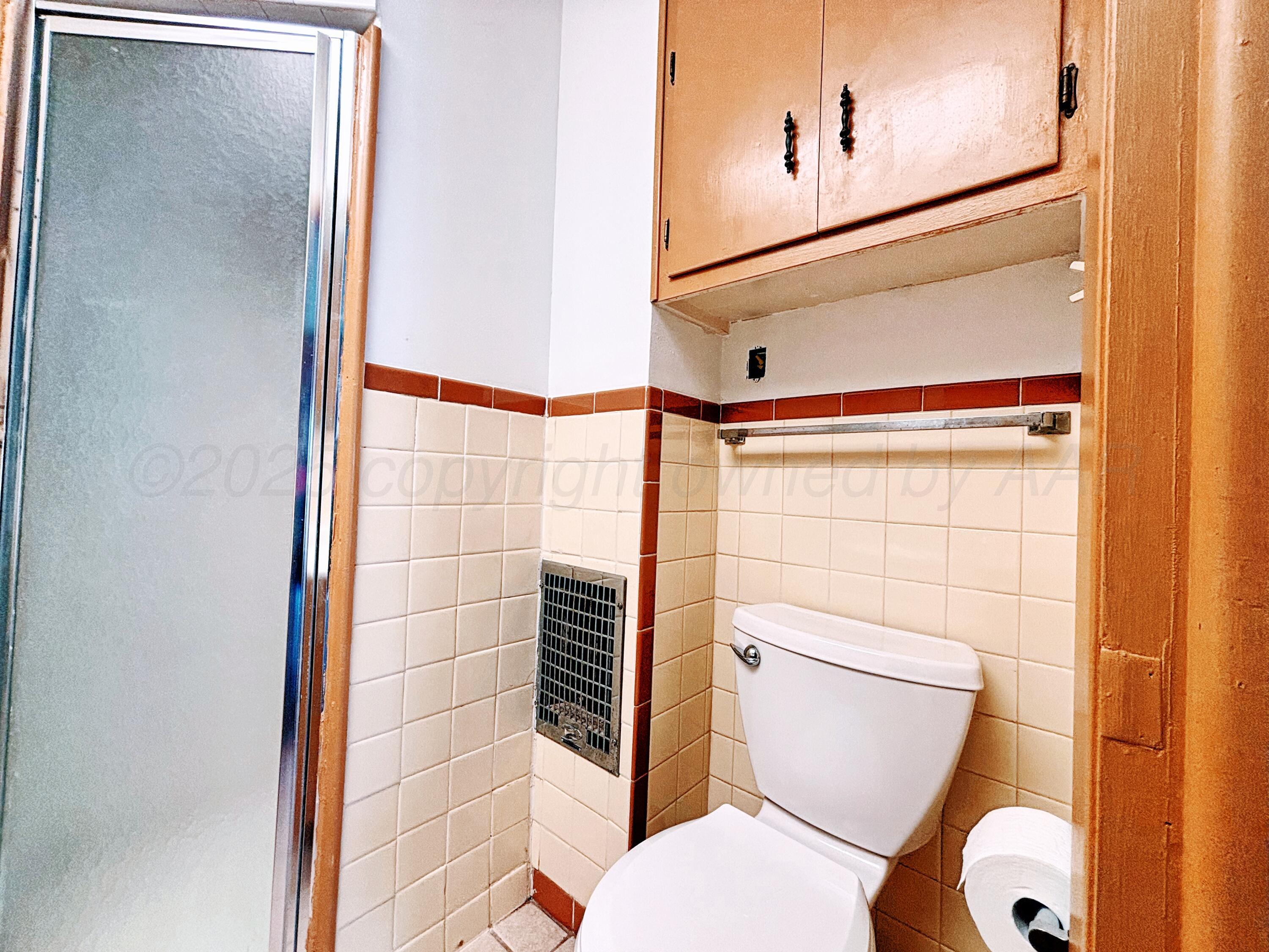 1510 South Indiana Street Perryton, TX 79070 - Photo 23 of 39 a bathroom with a toilet and a shower