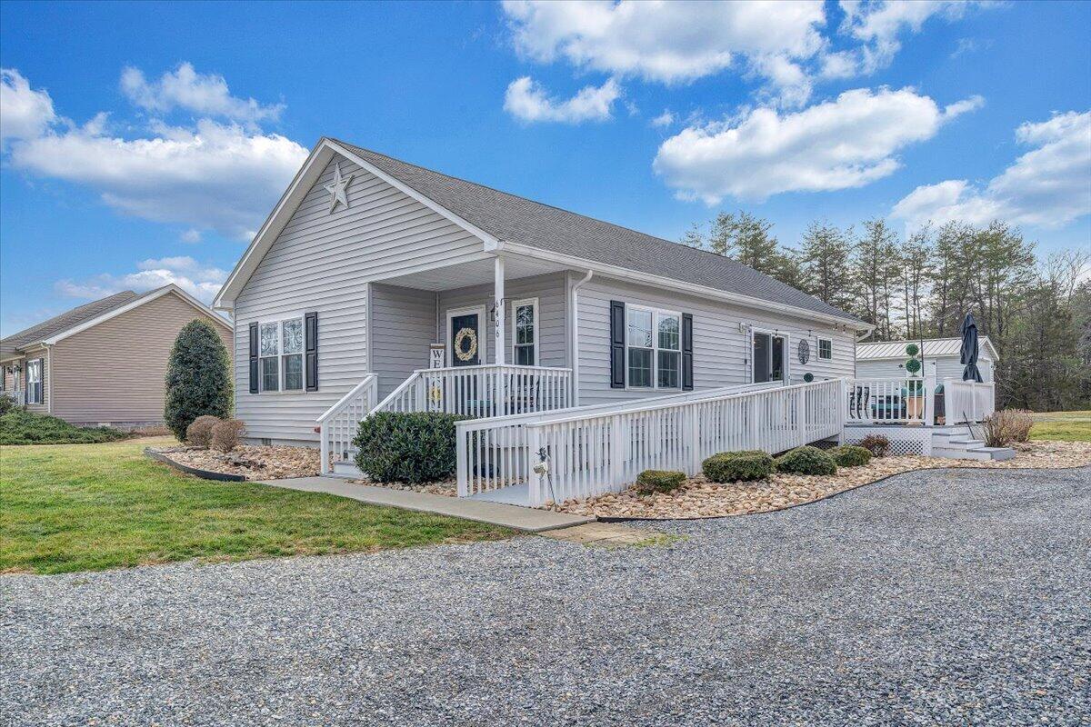 6406 Scruggs Road Moneta, VA 24121 - Photo 1 of 47 05-MIB03135