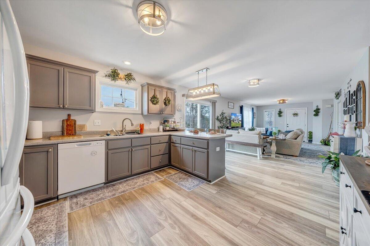 6406 Scruggs Road Moneta, VA 24121 - Photo 12 of 47 16-MIB03036