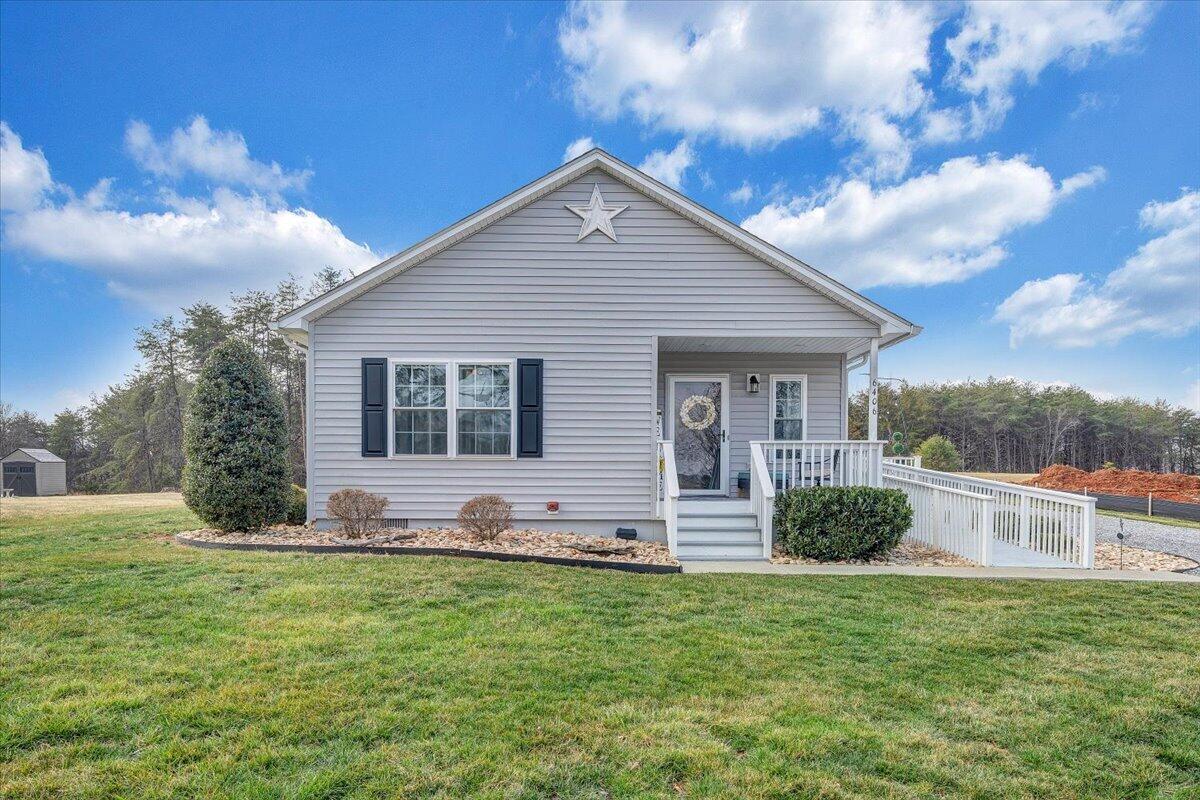 6406 Scruggs Road Moneta, VA 24121 - Photo 2 of 47 04-MIB03141