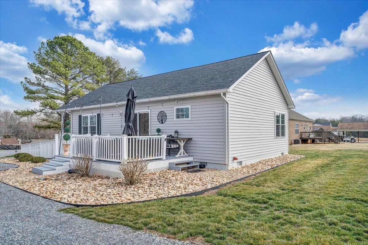 6406 Scruggs Road Moneta, VA 24121 - Photo 29 of 47 33-MIB03120