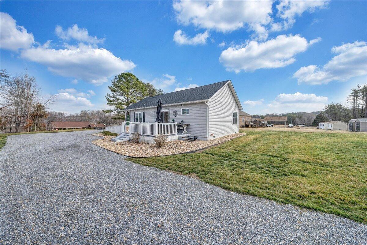 6406 Scruggs Road Moneta, VA 24121 - Photo 30 of 47 34-MIB03123-R5