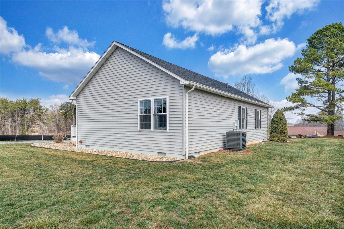 6406 Scruggs Road Moneta, VA 24121 - Photo 32 of 47 37-MIB03129