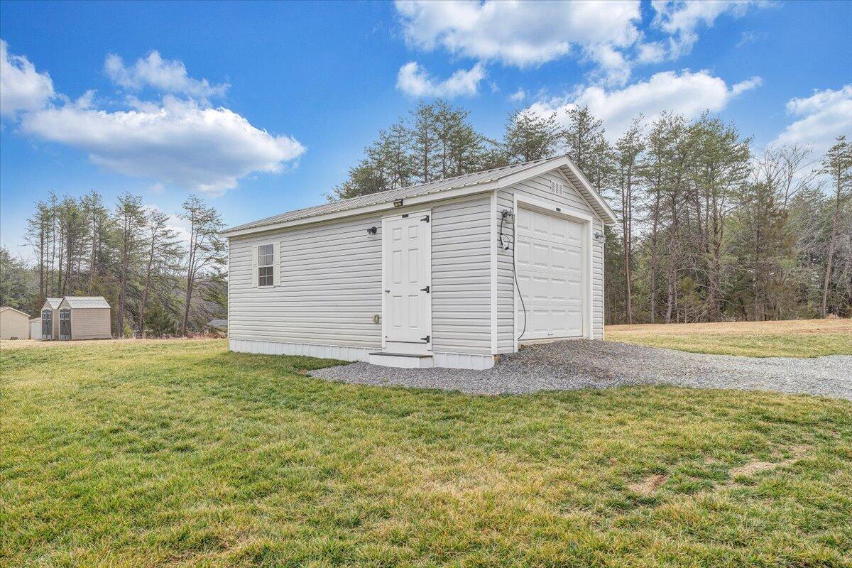 6406 Scruggs Road Moneta, VA 24121 - Photo 34 of 47 39-MIB03099