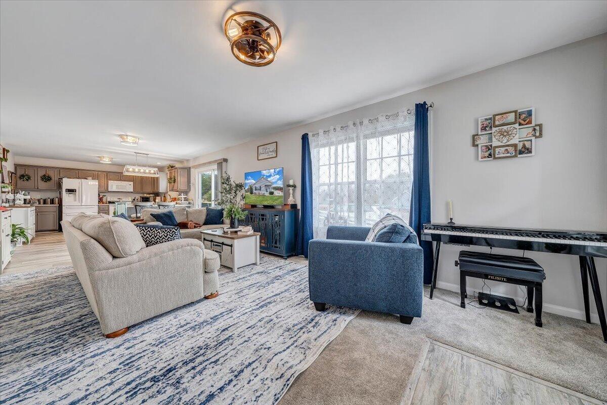 6406 Scruggs Road Moneta, VA 24121 - Photo 6 of 47 09-MIB03012