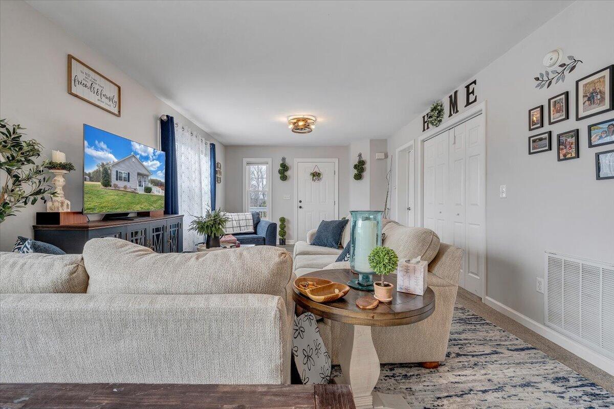 6406 Scruggs Road Moneta, VA 24121 - Photo 8 of 47 12-MIB03024