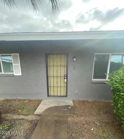 a view of a livingroom with window and outdoor space