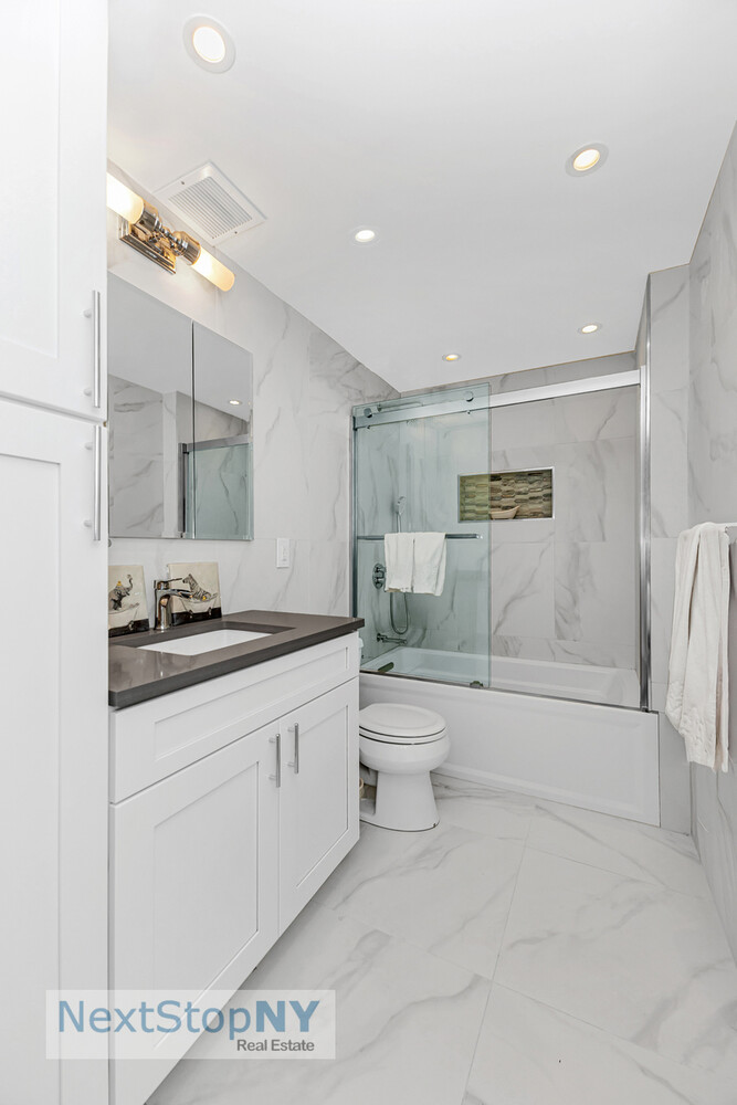 400 East 70th Street, Unit 2501 Manhattan, NY 10021 - Photo 5 of 9