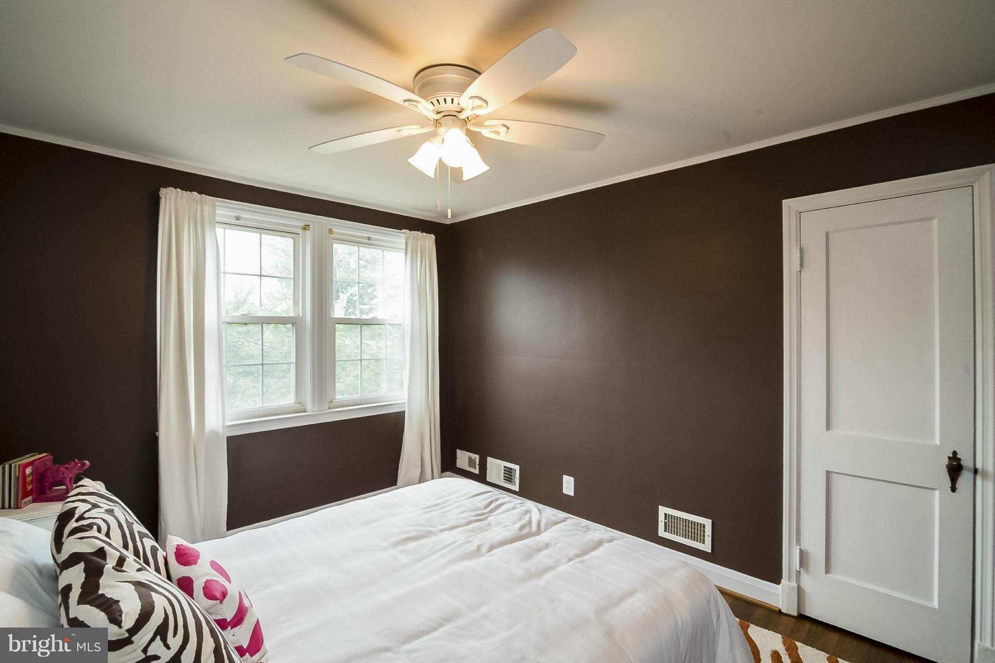 245 Blenheim Road Baltimore, MD 21212 - Photo 18 of 27 a bedroom with a bed and a window
