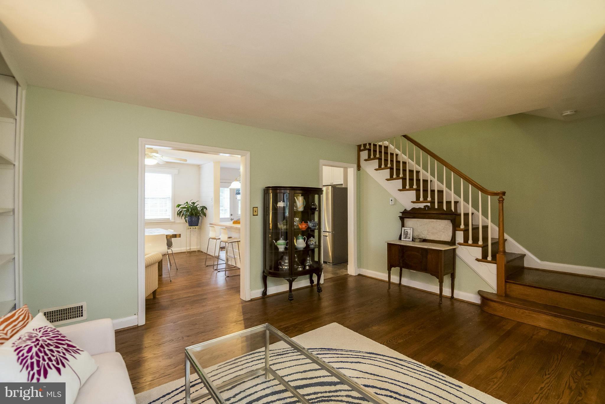 245 Blenheim Road Baltimore, MD 21212 - Photo 4 of 27 a living room with furniture and wooden floor