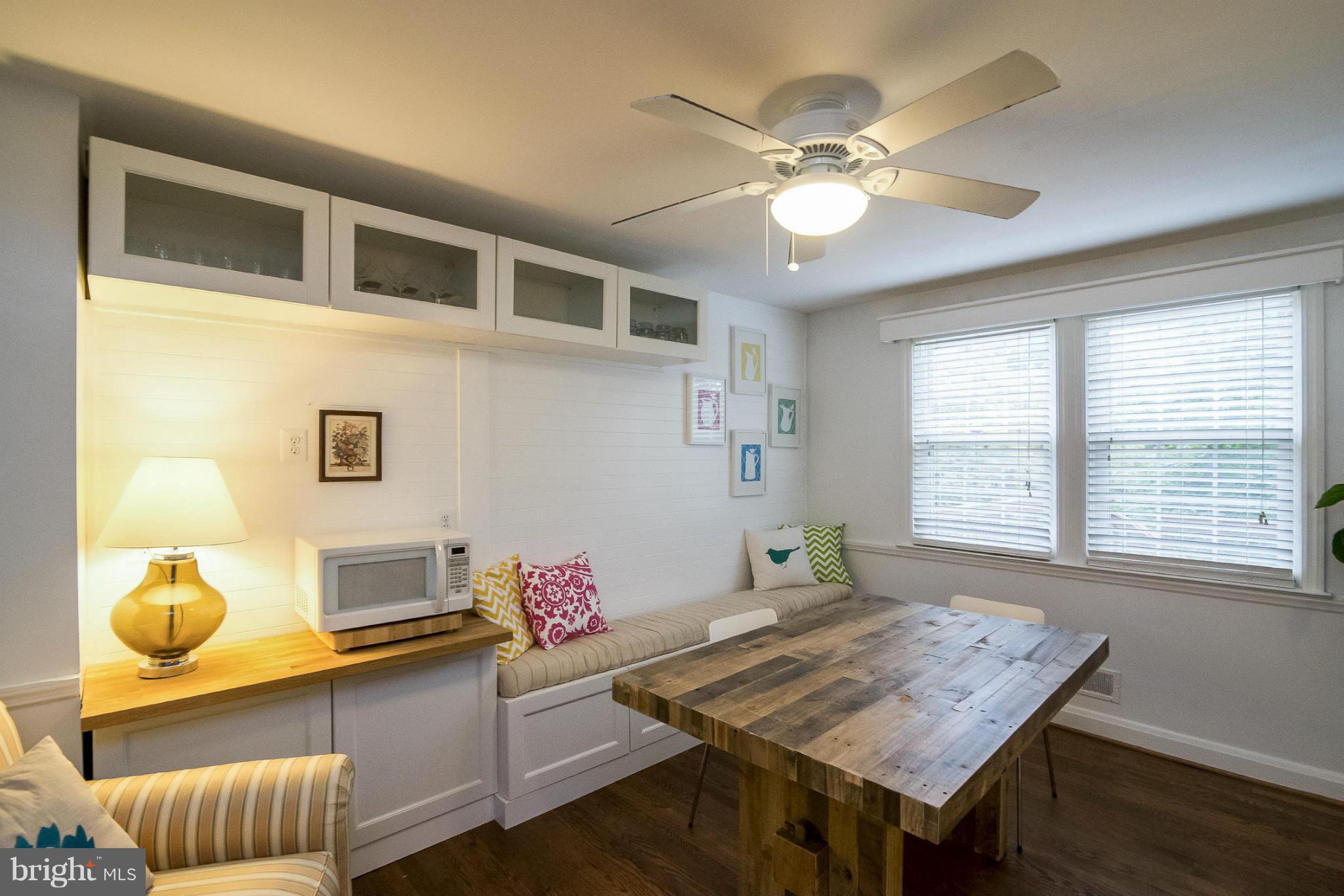 245 Blenheim Road Baltimore, MD 21212 - Photo 6 of 27 a workspace with furniture and window