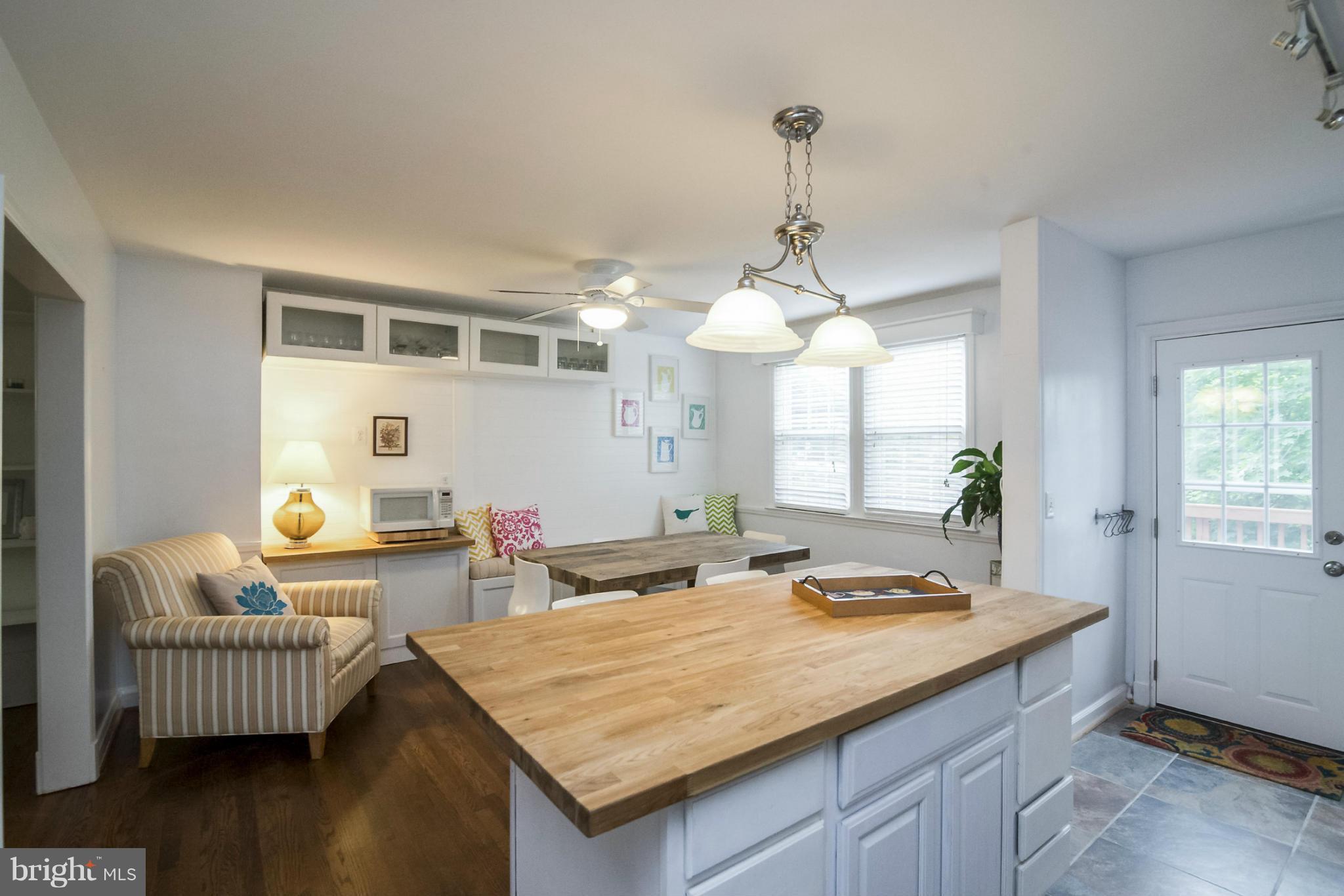 245 Blenheim Road Baltimore, MD 21212 - Photo 10 of 27 a living room with granite countertop furniture and a chandelier