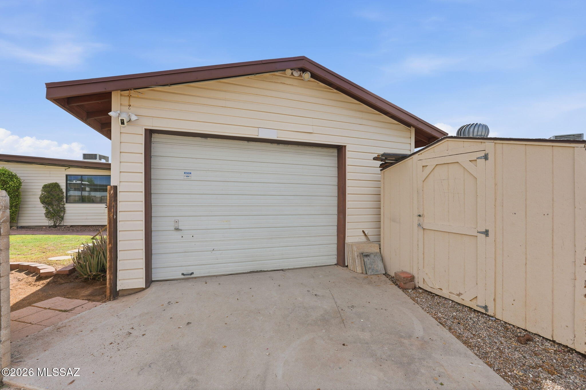 7381 East Stella Road Tucson, AZ 85730 - Photo 31 of 33 1 Car garage access by back alley.