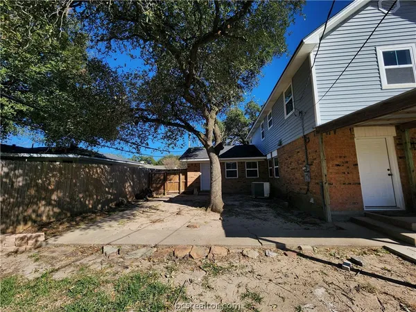 $367,900 | 1405 Broadmoor Drive, Bryan, TX 77802