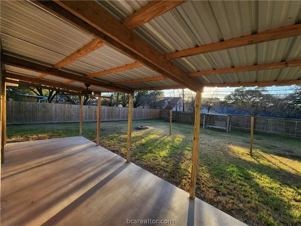 $367,900 | 1405 Broadmoor Drive, Bryan, TX 77802