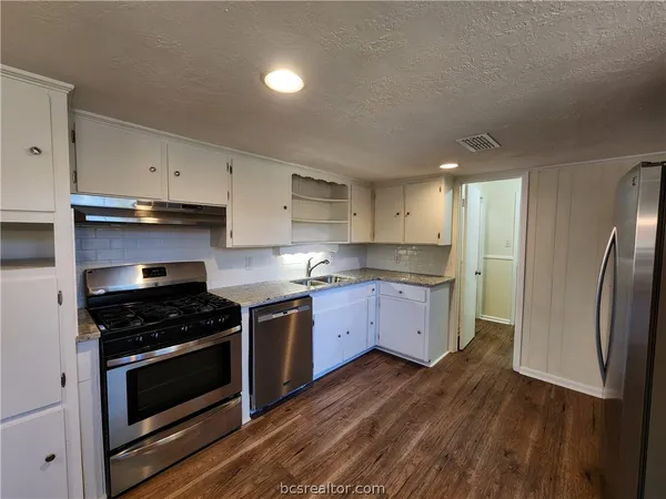 $367,900 | 1405 Broadmoor Drive, Bryan, TX 77802