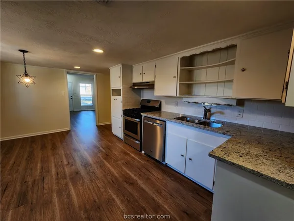 $367,900 | 1405 Broadmoor Drive, Bryan, TX 77802