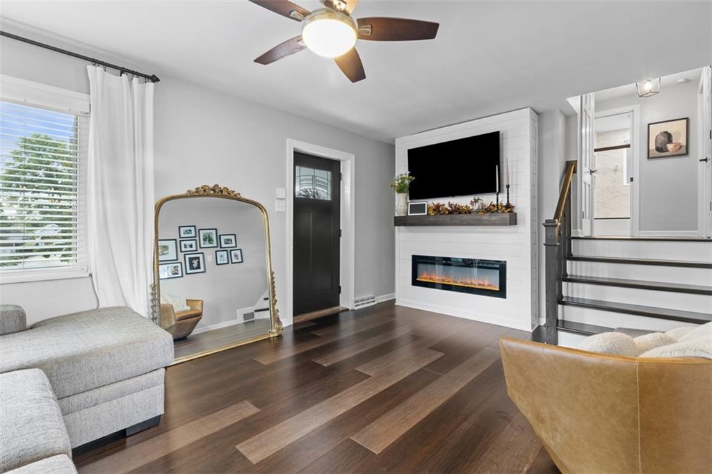 8 Court Place McKees Rocks, PA 15136 - Photo 6 of 32 a living room with furniture and a flat screen tv