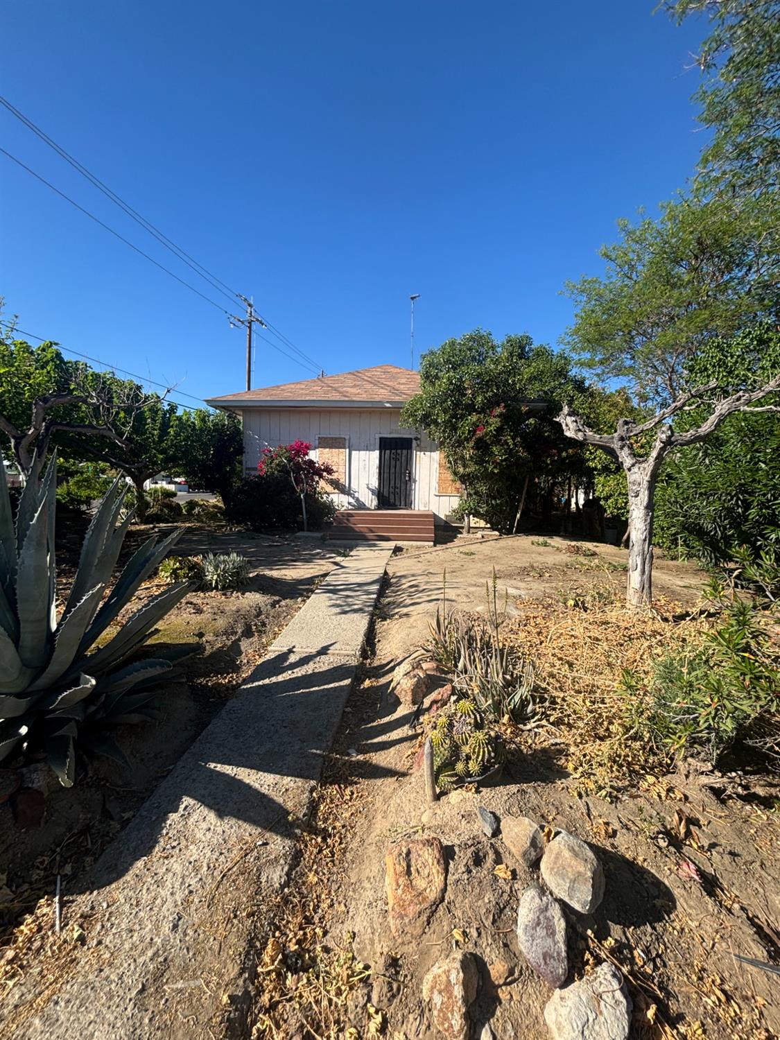 301 East Merced Street Avenal, CA 93204 - Photo 1 of 21 a view of a yard with wooden fence
