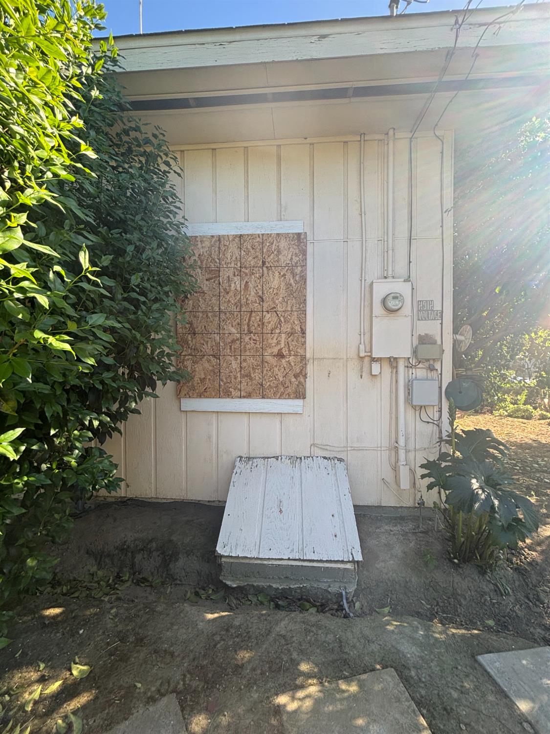 301 East Merced Street Avenal, CA 93204 - Photo 15 of 21 a view of backyard with cabin