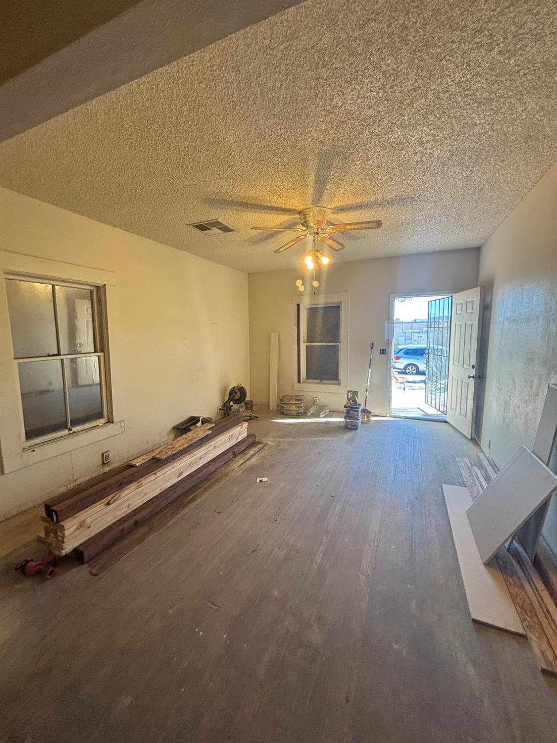 301 East Merced Street Avenal, CA 93204 - Photo 4 of 21 a view of a livingroom with furniture and a ceiling fan