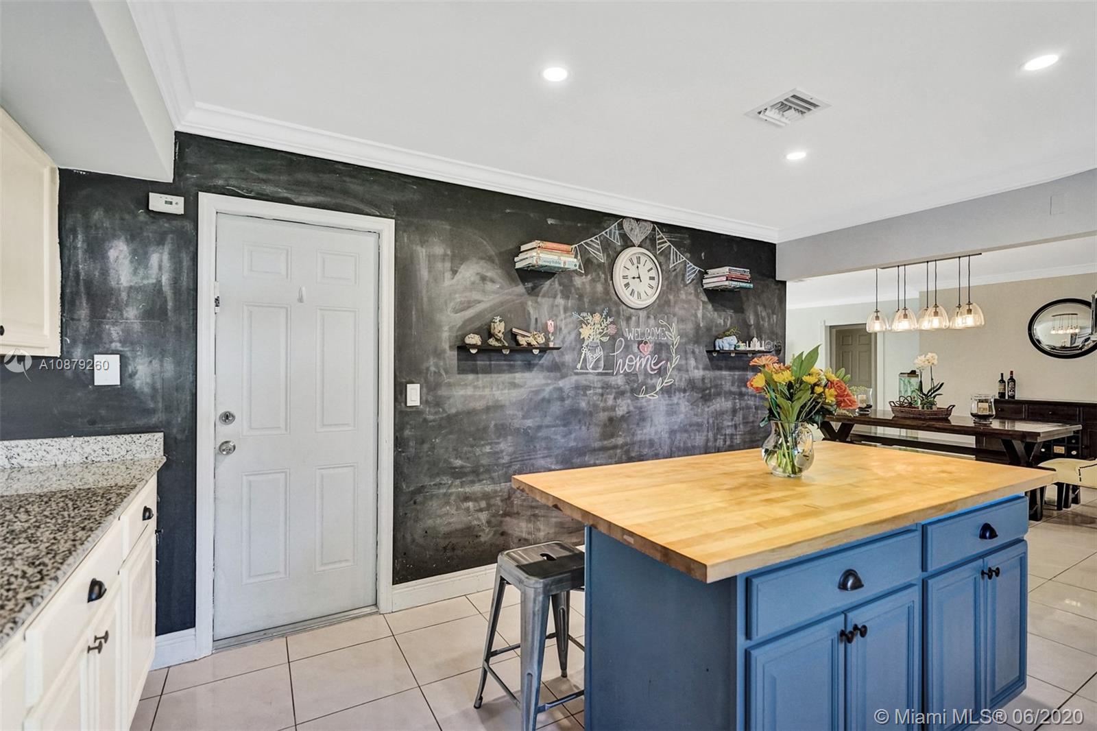 4214 West Park Road Hollywood, FL 33021 - Photo 14 of 38 Chalk paint wall in kitchen