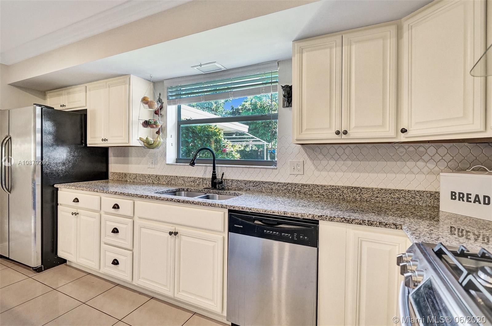 4214 West Park Road Hollywood, FL 33021 - Photo 21 of 38 Granite counter-top, tiled back-splash, gas range
