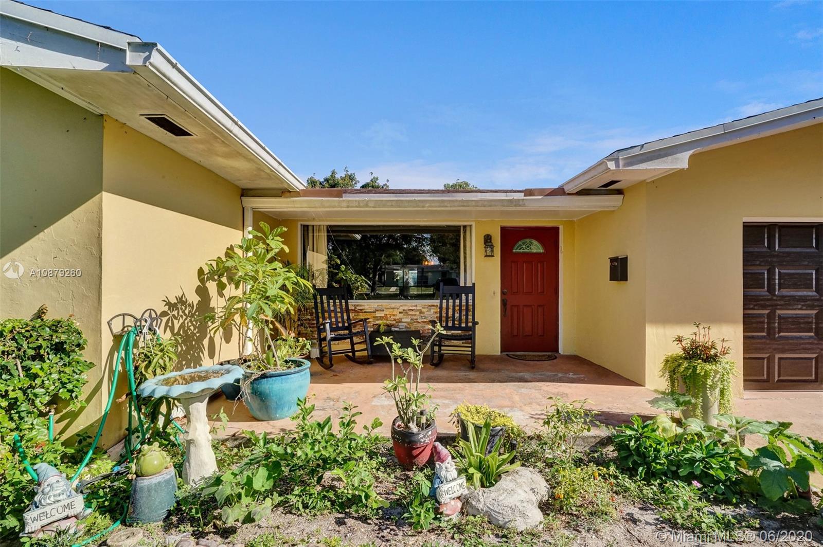 4214 West Park Road Hollywood, FL 33021 - Photo 33 of 38 Veggie garden!