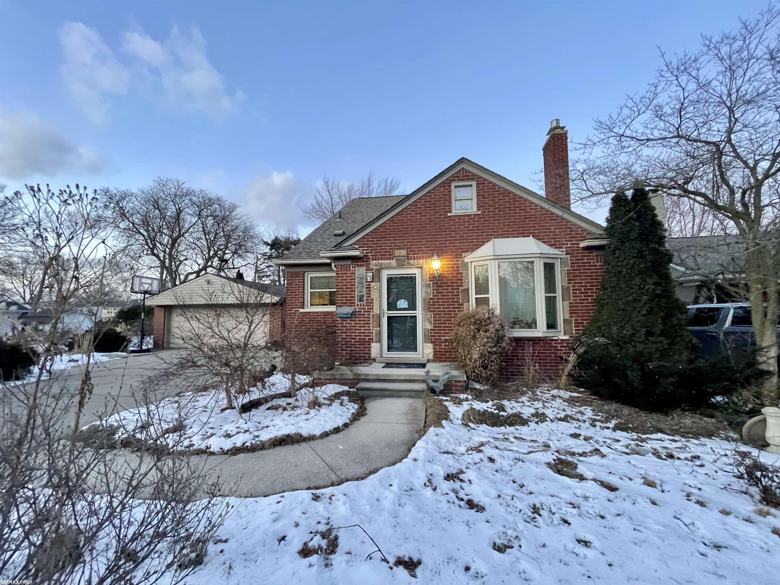1178 Hampton Road Grosse Pointe Woods, MI 48236 - Photo 1 of 50