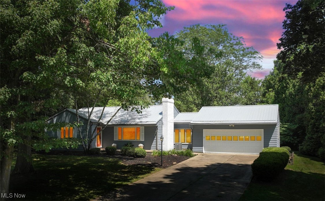 351 North Messner Road Akron, OH 44319 - Photo 2 of 44 *HELLO GORGEOUS! WELCOME TO 351 N. MESSNER RD