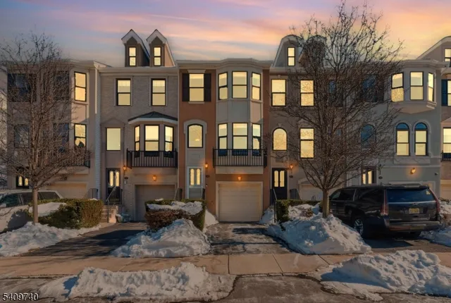 $680,000 | 334 Winthrop Drive, Nutley, NJ 07110