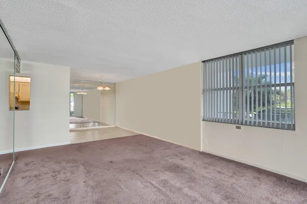 $250,000 | 1009 North Ocean Boulevard, Unit 112, Pompano Beach, FL 33062