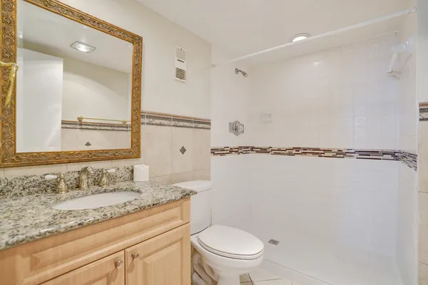 $250,000 | 1009 North Ocean Boulevard, Unit 112, Pompano Beach, FL 33062