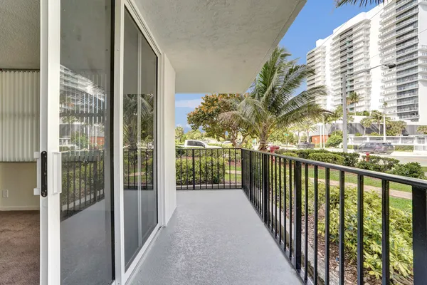 $250,000 | 1009 North Ocean Boulevard, Unit 112, Pompano Beach, FL 33062