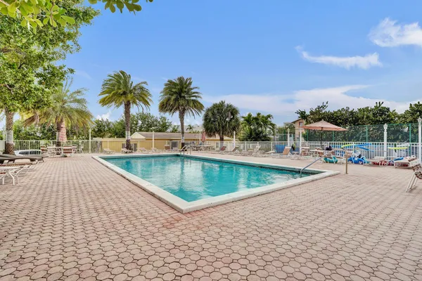 $250,000 | 1009 North Ocean Boulevard, Unit 112, Pompano Beach, FL 33062
