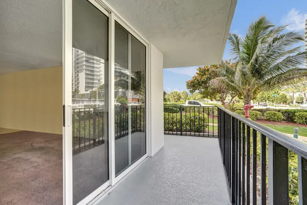 $250,000 | 1009 North Ocean Boulevard, Unit 112, Pompano Beach, FL 33062