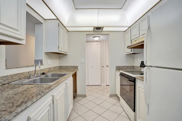 $250,000 | 1009 North Ocean Boulevard, Unit 112, Pompano Beach, FL 33062