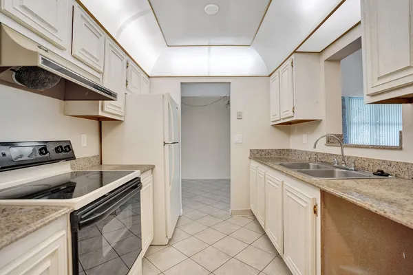 $250,000 | 1009 North Ocean Boulevard, Unit 112, Pompano Beach, FL 33062