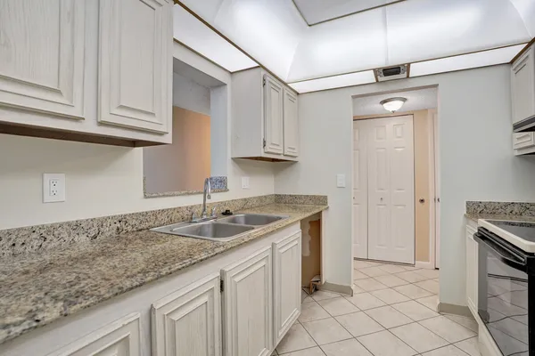 $250,000 | 1009 North Ocean Boulevard, Unit 112, Pompano Beach, FL 33062
