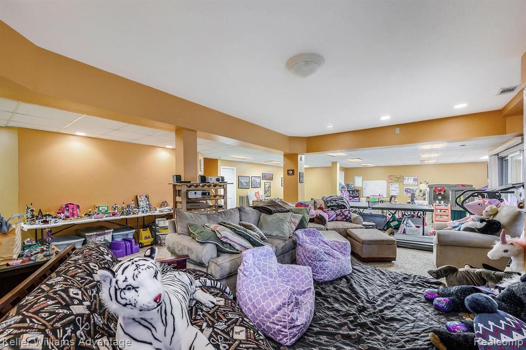 6940 Drake Road West Bloomfield, MI 48322 - Photo 31 of 59 Gallery Image 31