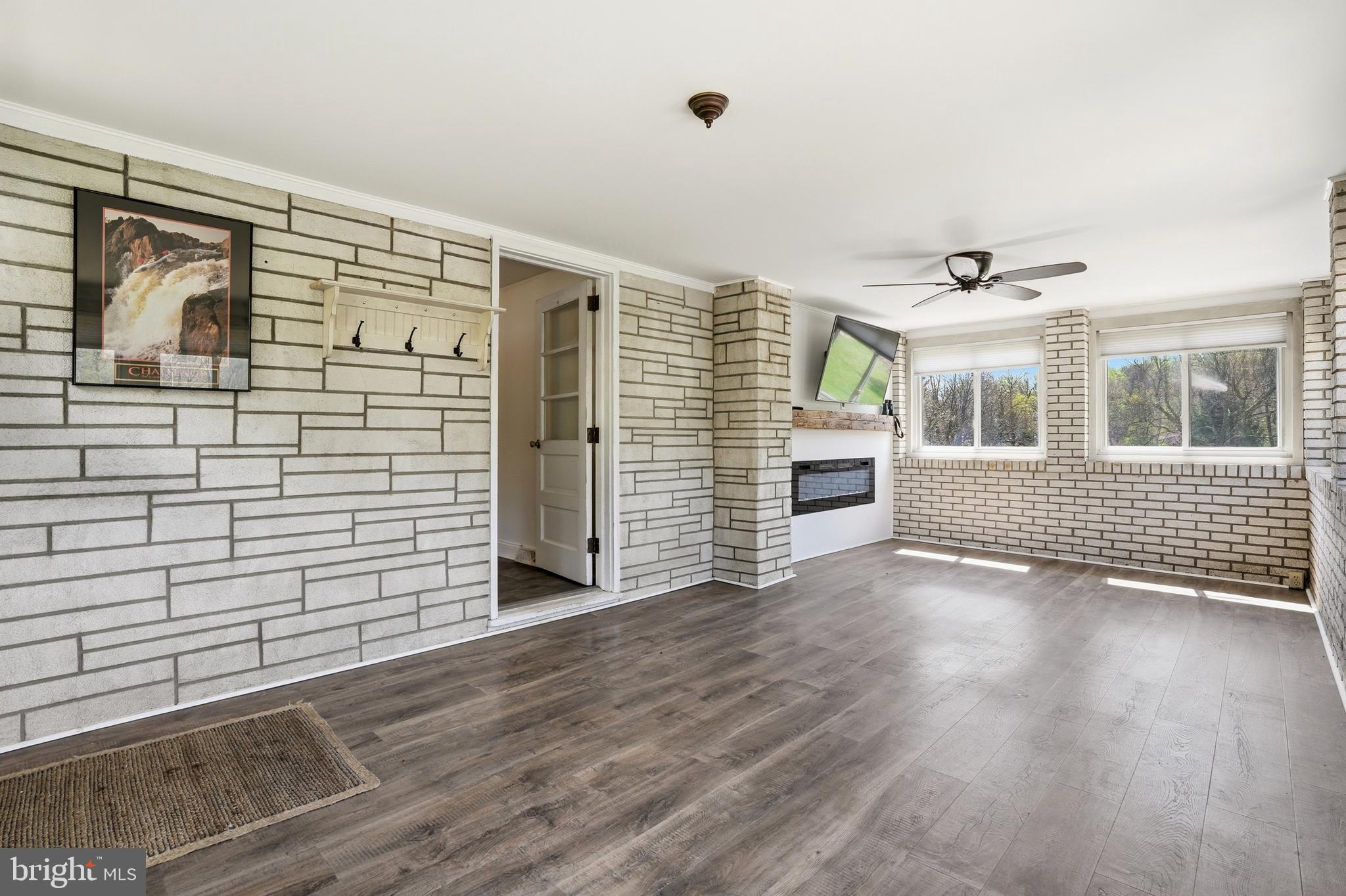 238 Kemp Road Barto, PA 19504 - Photo 7 of 72 Family Room/Sun room