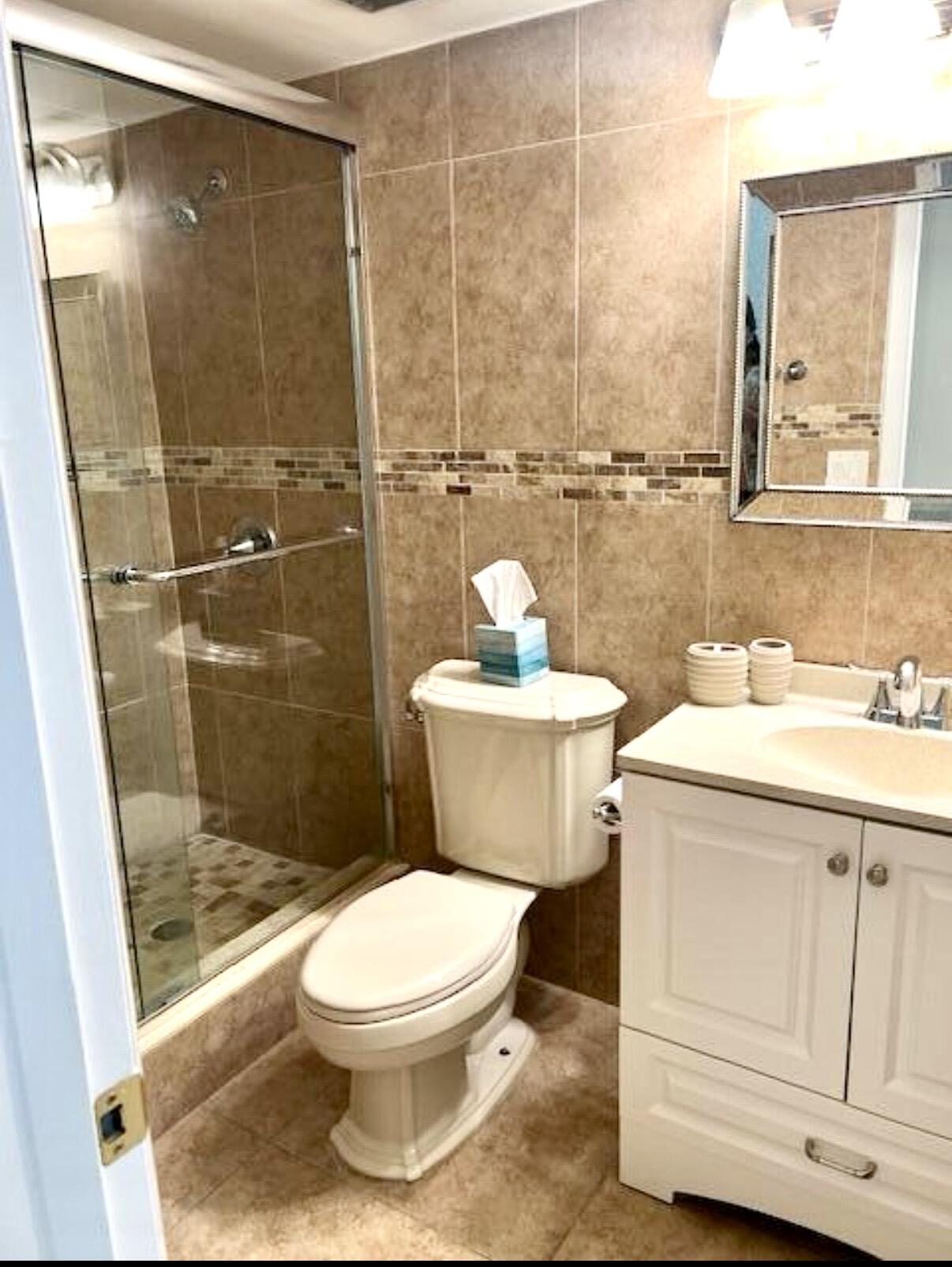 162 Preston F Boca Raton, FL 33434 - Photo 8 of 26 Bathroom