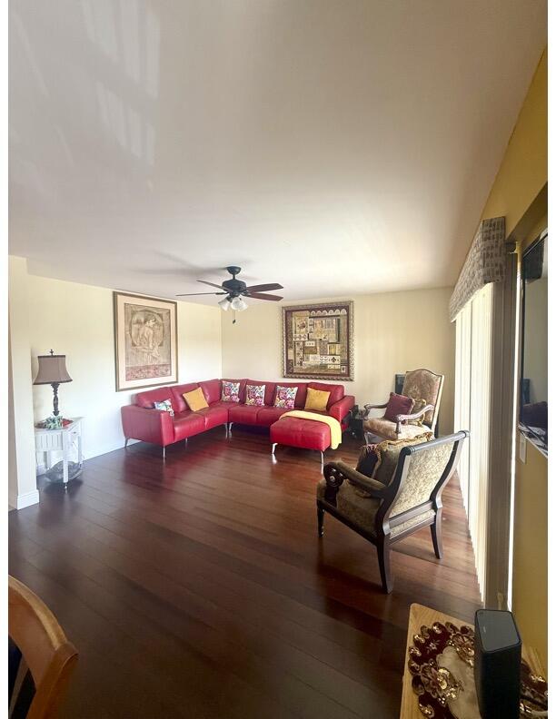 162 Preston F Boca Raton, FL 33434 - Photo 9 of 26 LivingRoom