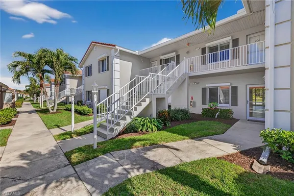 $349,000 | 700 Saratoga Circle, Unit B106, Naples, FL 34104